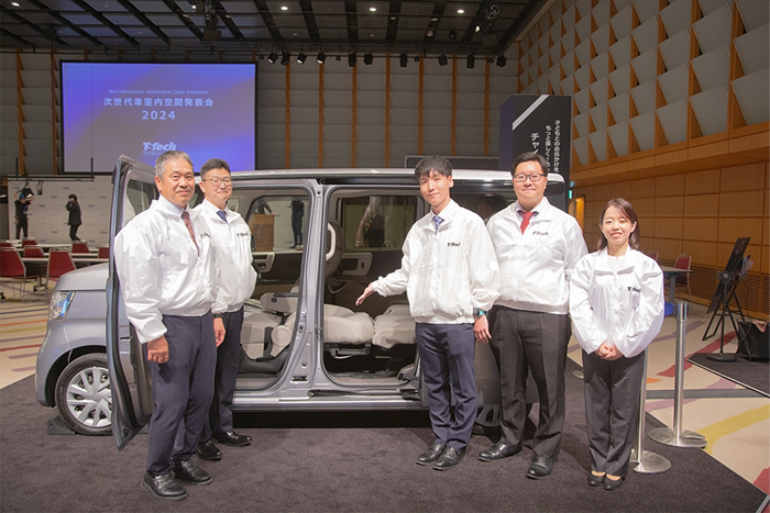 チャイルドファンキャビン開発メンバーの写真