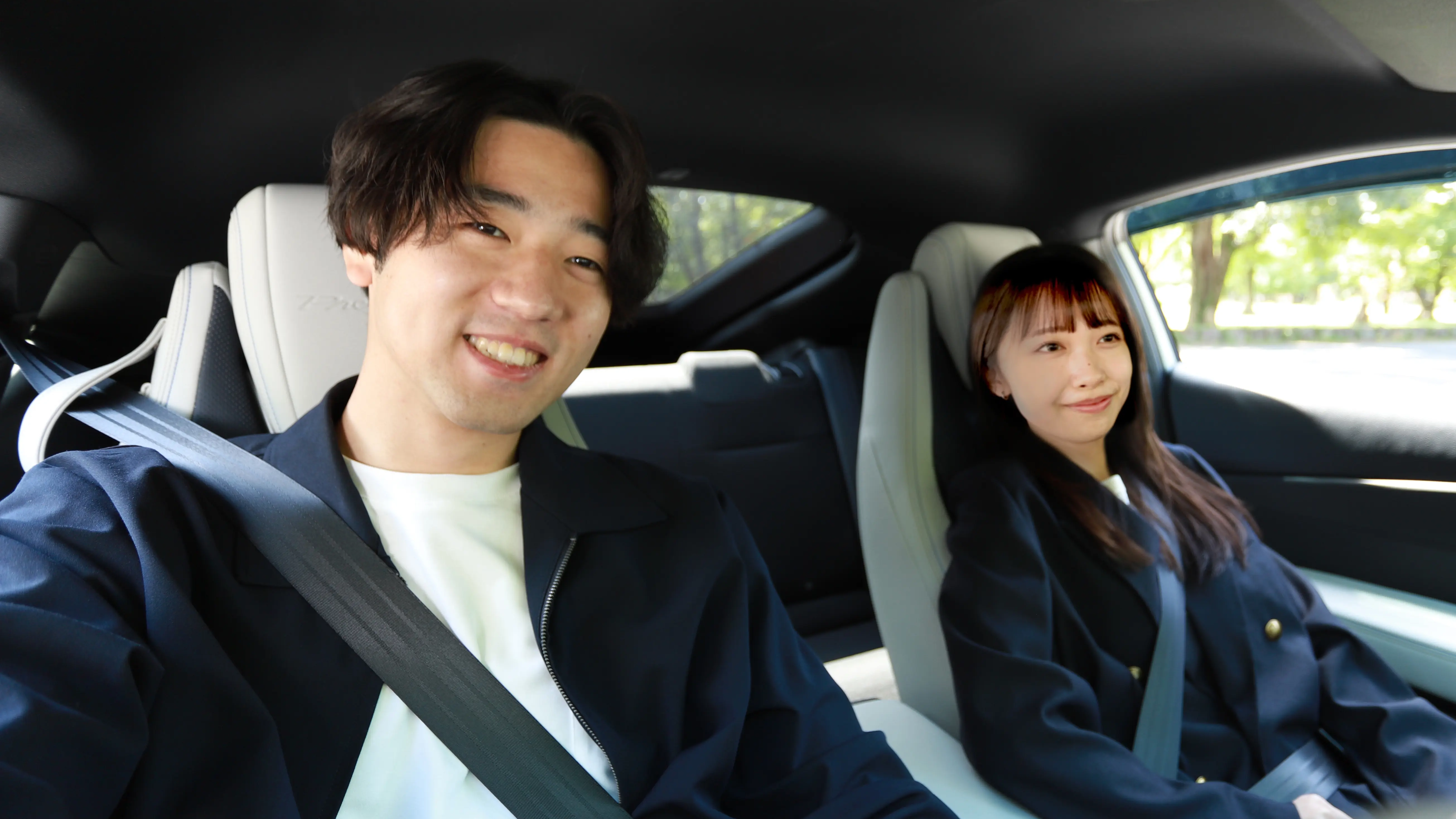 プレリュードをドライブするカップル